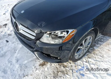 2017 Mercedes-Benz C 300 4Matic/Luxury 4Matic/Sport 4Matic z USA, uszkodzony, nr VIN 55SWF4KB6HU206711